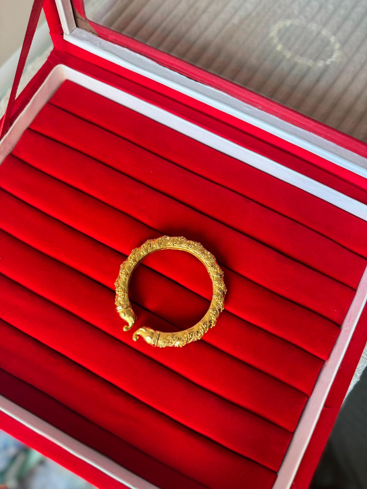 Traditional Bangel Inspired by South Asian Artistian Craftmenship, Fashion Jewellery