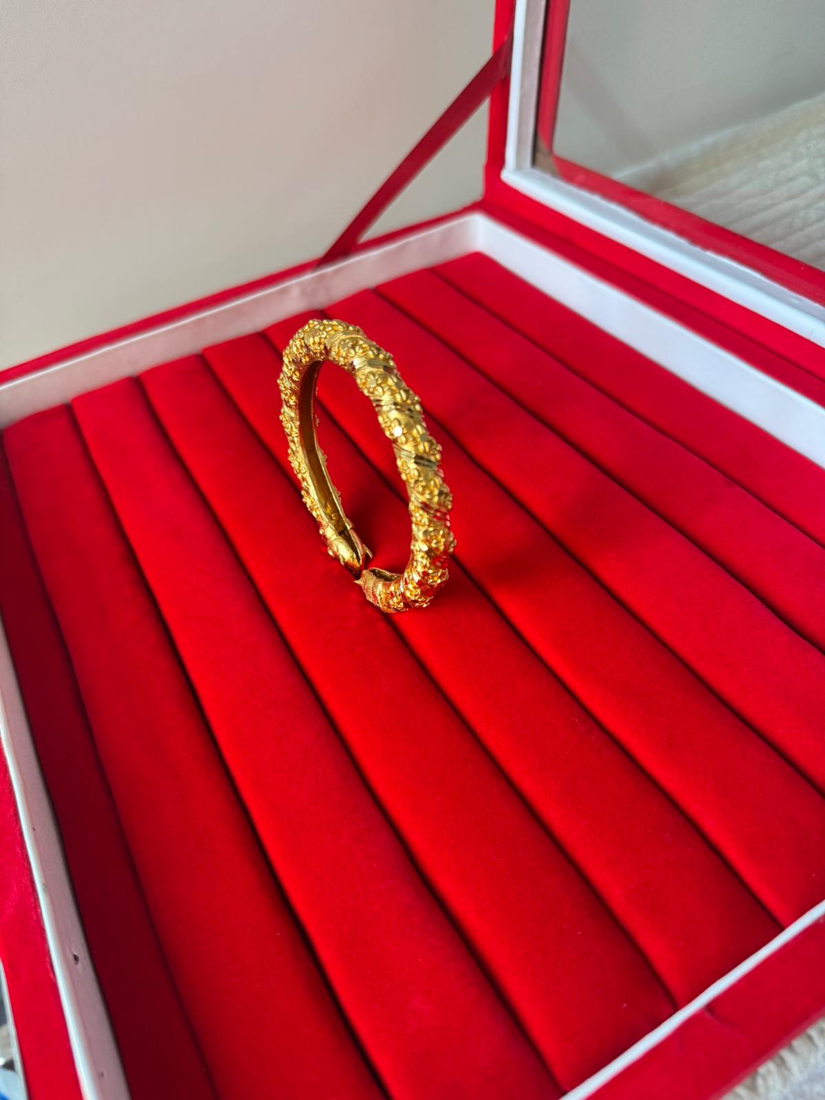 Traditional Bangel Inspired by South Asian Artistian Craftmenship, Fashion Jewellery